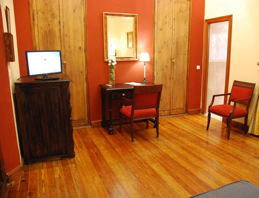 junior suite | 1 bedroom, minibar, in-room safe, soundproofing