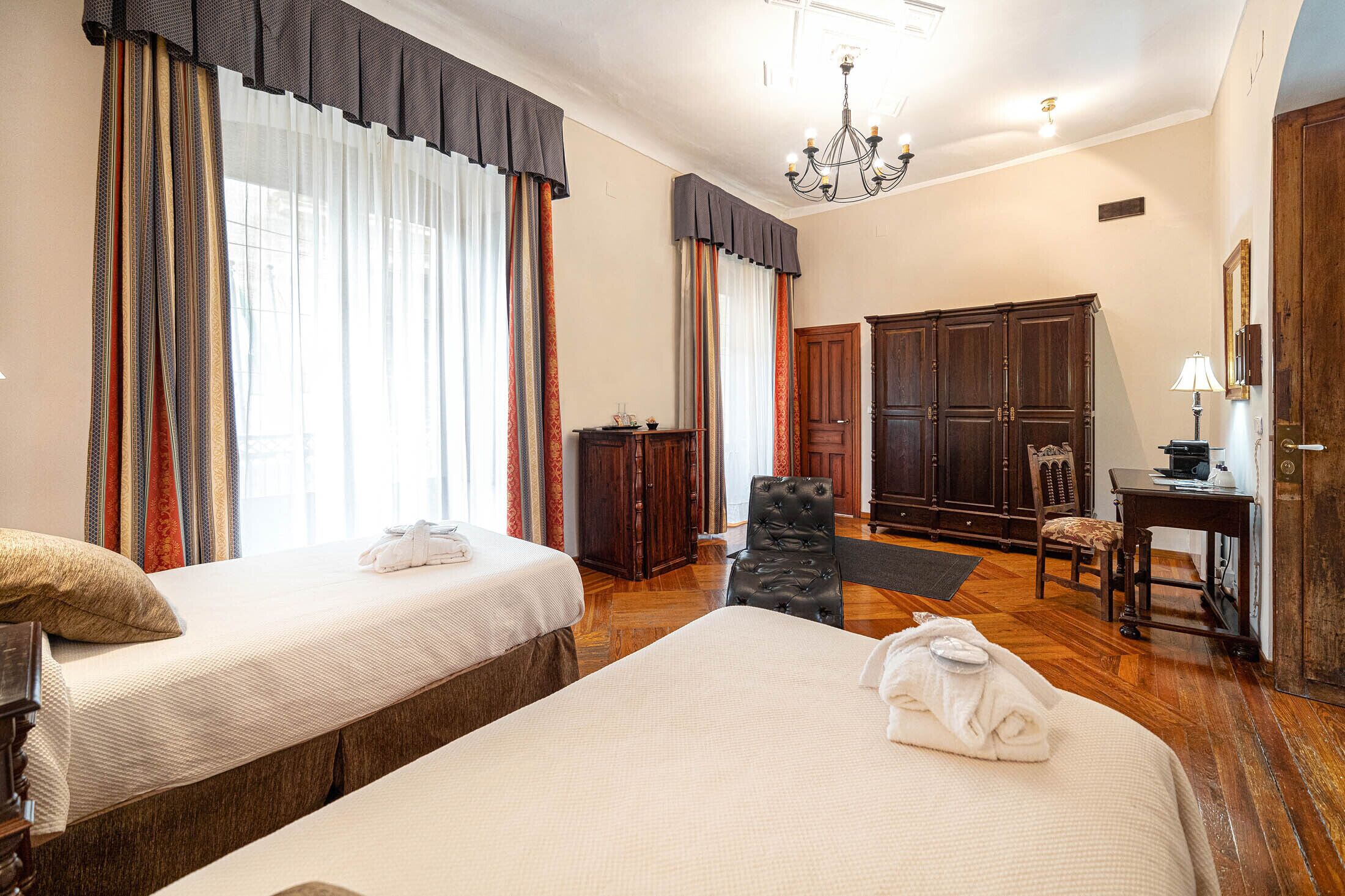 superior twin room | 1 bedroom, minibar, in-room safe, soundproofing