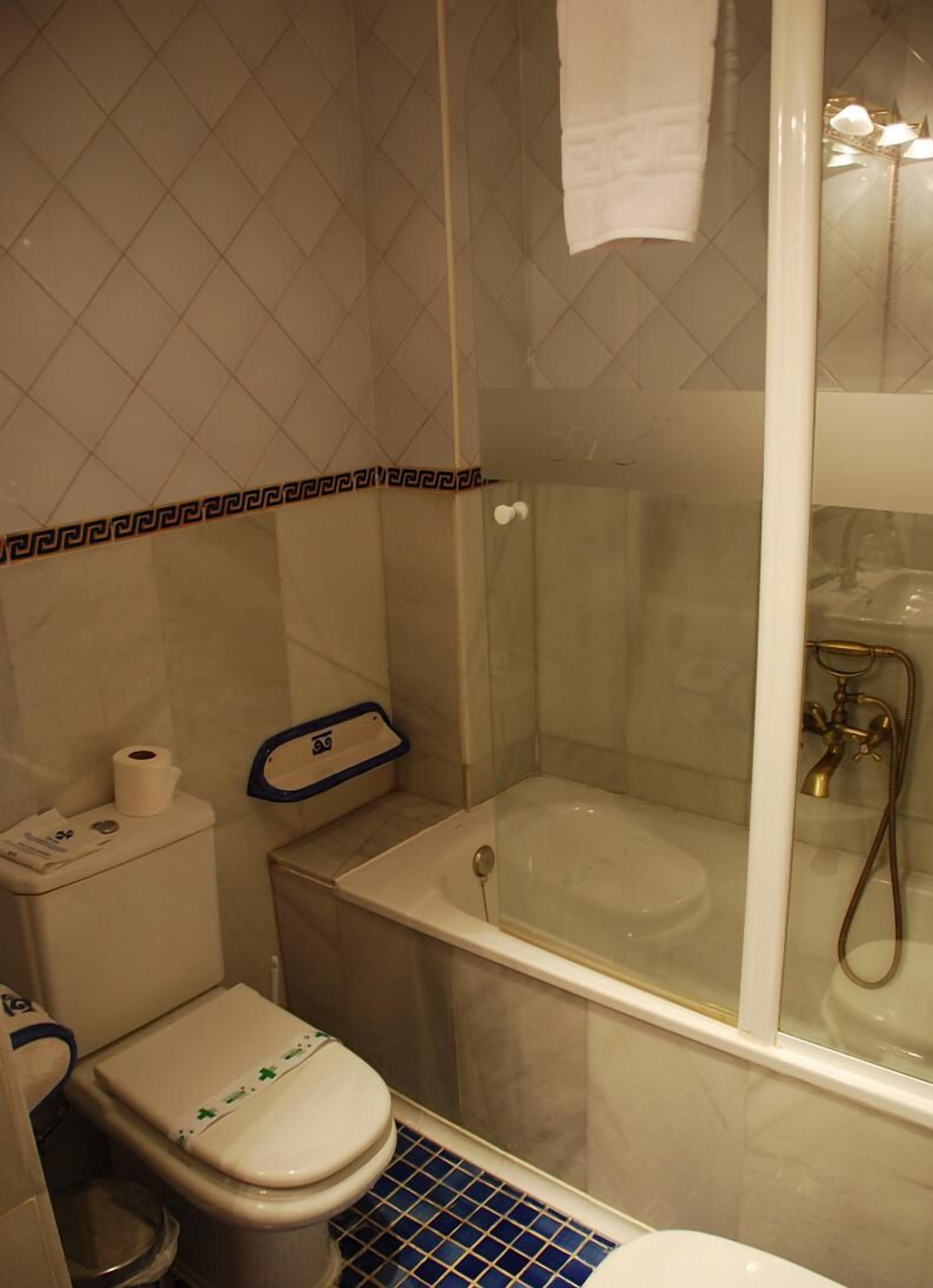 twin room | bathroom | hair dryer, bathrobes, slippers, towels