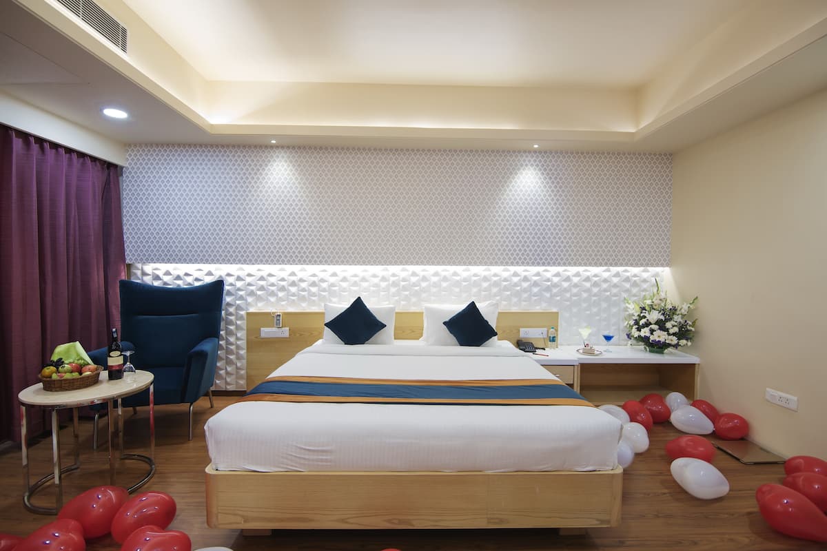 Down duvets, memory-foam beds, minibar, in-room safe