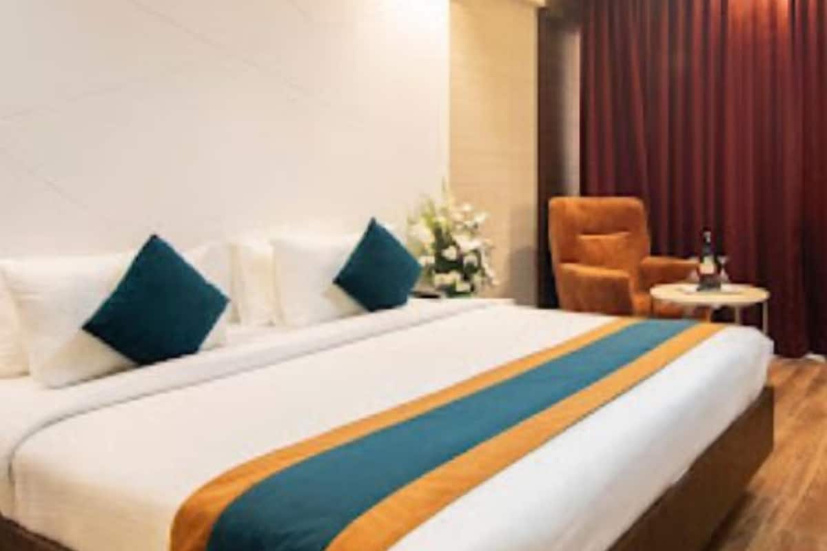 Down duvets, memory-foam beds, minibar, in-room safe