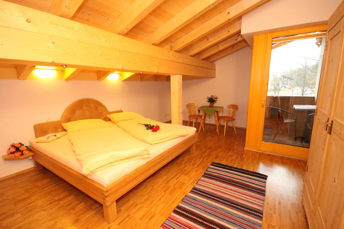 Deluxe Apartment, Non Smoking, Mountain View (Nr. 8) | 1 bilik tidur, peralatan tempat tidur premium, seterika/papan seterika