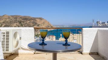 Apartment, 1 Bedroom, Sea View | Soundproofing, free WiFi, bed sheets