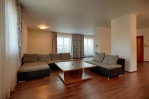 Caja de seguridad en la habitación y escritorio 