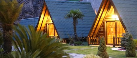 Bungalow | 1 bedroom, minibar, desk, soundproofing
