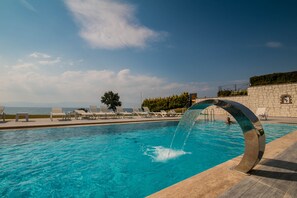 Seasonal outdoor pool, open 8:30 AM to 10:00 PM, sun loungers - Life Point Boutique Hotel (Cesme)