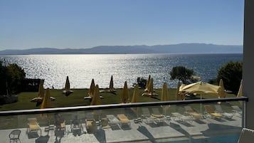 Deluxe Room | In-room safe, individually decorated, laptop workspace