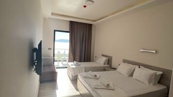 Deluxe Room | In-room safe, individually decorated, laptop workspace