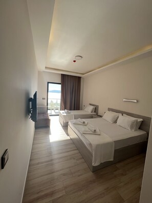 Deluxe Room | In-room safe, individually decorated, laptop workspace, blackout drapes - Life Point Boutique Hotel (Cesme)