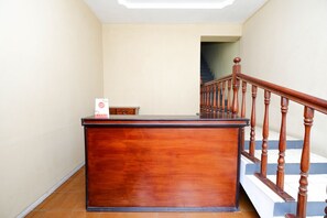 Reception - Hotel O Paviliun Permata (Surakarta)