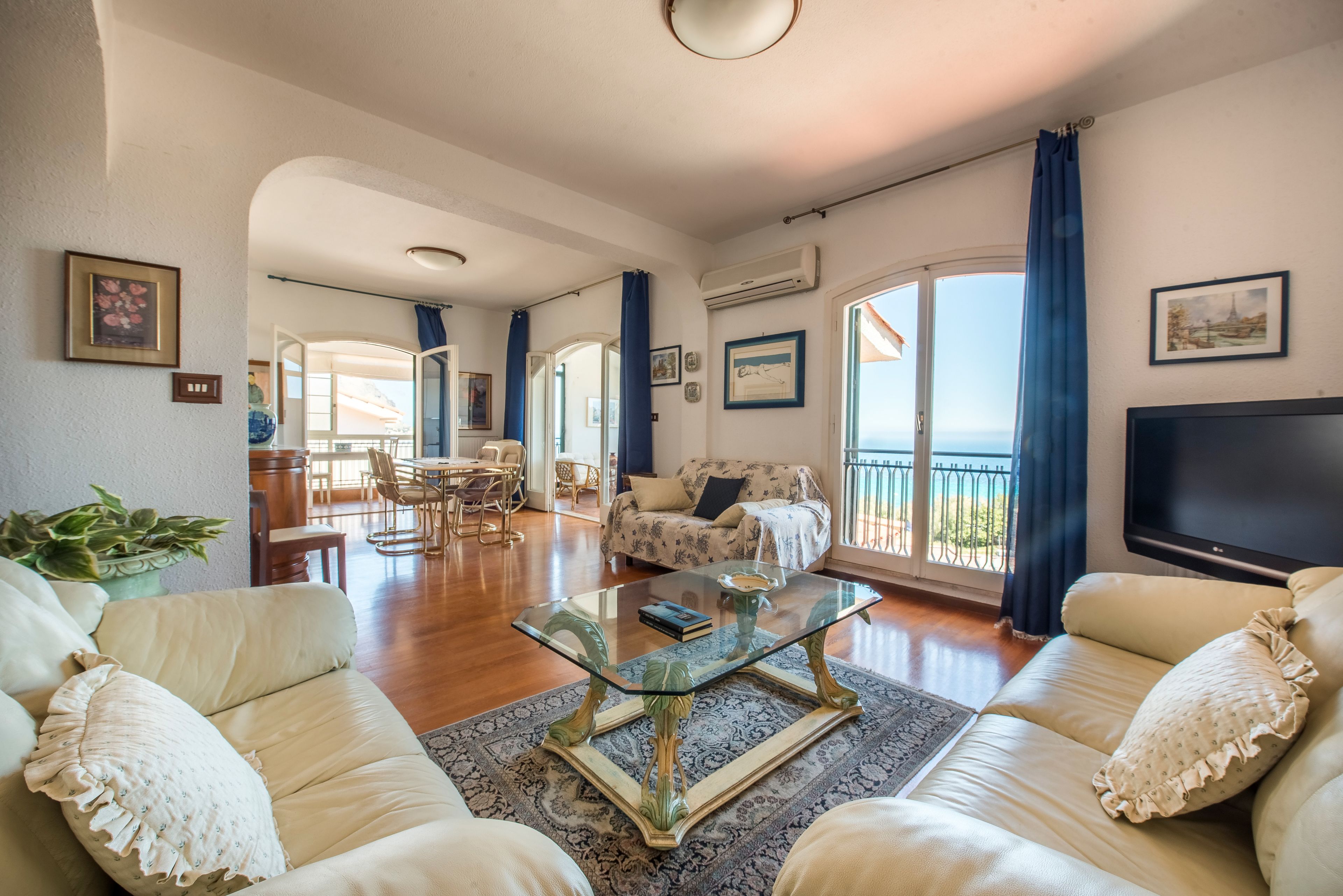 Apartamento, 1 quarto | Sala de estar | TV de tela plana
