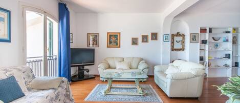 Apartment, 1 Bedroom | Living room