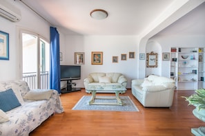 Apartment, 1 Bedroom | Living room
