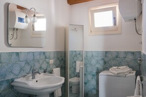 Apartment, 1 Bedroom, Balcony | Bathroom