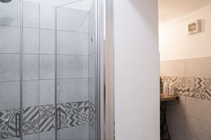 Apartment, 3 Bedrooms | Bathroom shower - Casa Rosa al Molo by Wonderful Italy (Genoa)