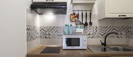 Apartment, 3 Bedrooms | Private kitchenette