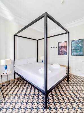 Family Apartment, 6 Bedrooms, Non Smoking, 2 Bathrooms | Blackout curtains, iron/ironing board, free WiFi, bed sheets
