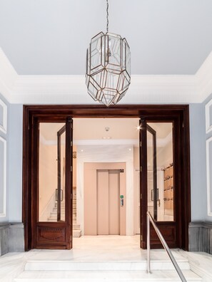 Interior entrance - Welcomer Apartments Granada Gran Vía (Granada)