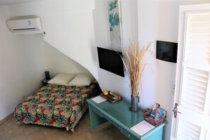Iron/ironing board, travel cot, free WiFi, bed sheets - Large Studio 5min from the Diamond Beach with outdoor terrace (Diamant)