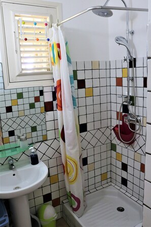 Shower, hair dryer, towels, soap - Large Studio 5min from the Diamond Beach with outdoor terrace (Diamant)