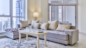 DHH - High Floor Spacious 2 Beds Torch Dubai Marina | 客廳 | 平面電視