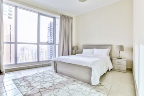 Iron/ironing board, cots/infant beds, rollaway beds, free WiFi - Driven Holiday Homes - Torch Tower (Dubai)