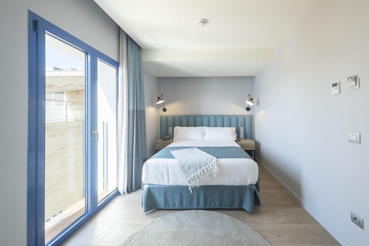 Double Room | 1 bedroom, minibar, in-room safe, desk