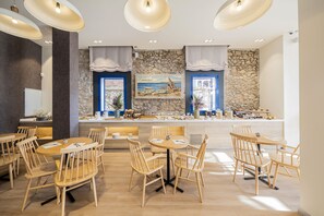 Daily buffet breakfast (EUR 19 per person)