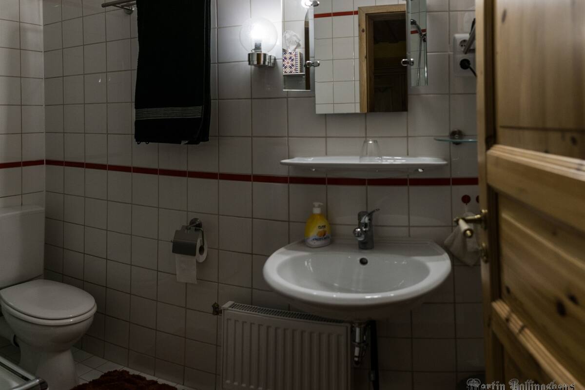 Douche, serviettes fournies