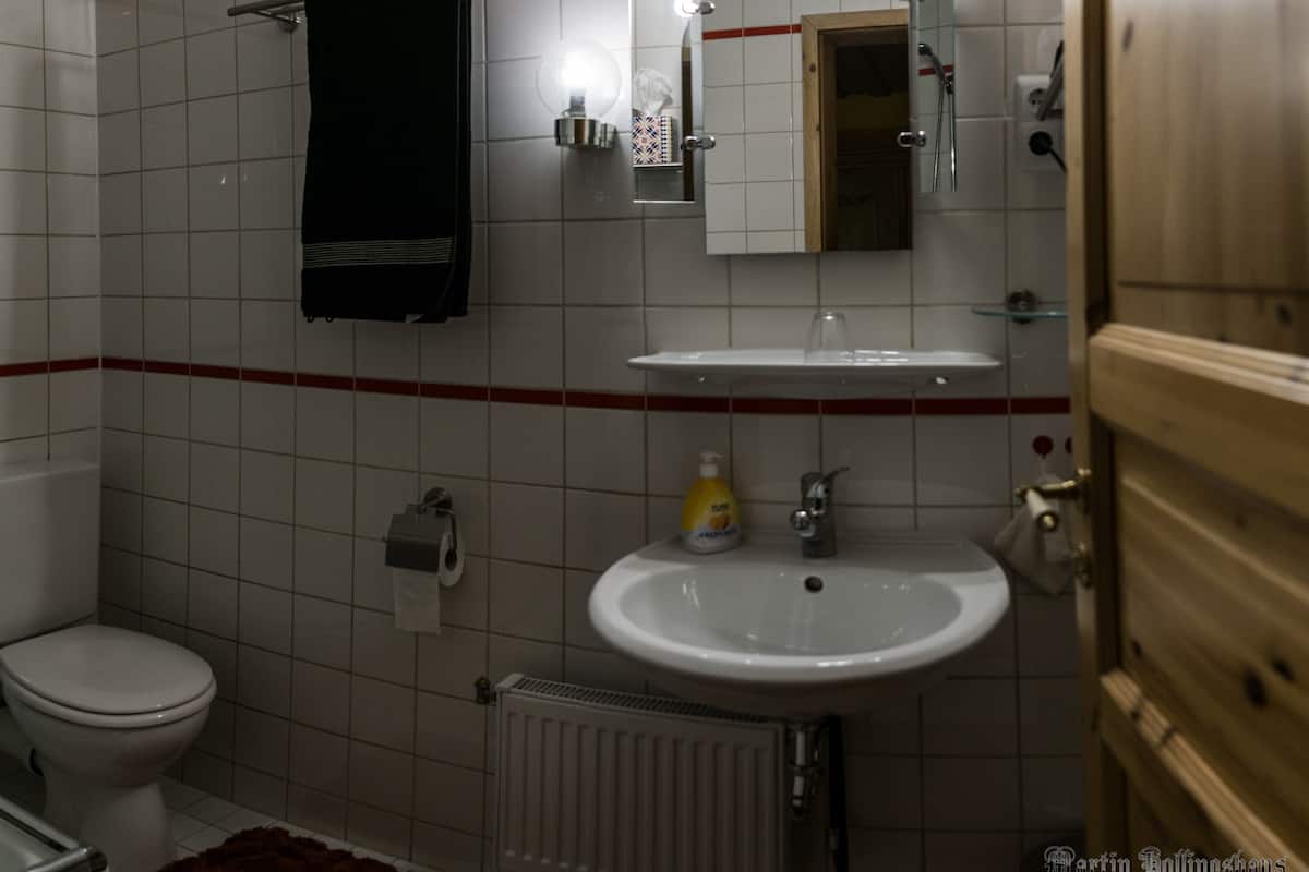Shower, towels