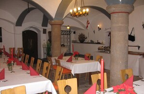 Dining - Alte Poststation Goldener Hirsch (Emskirchen)