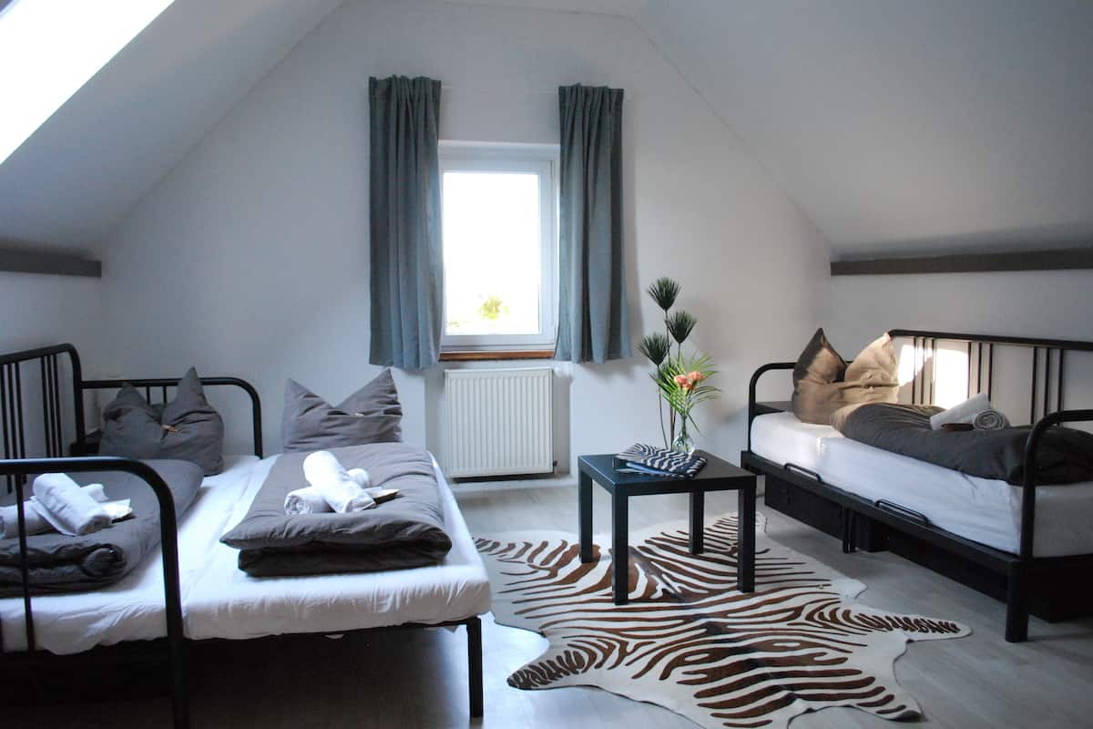 Classic Condo (Zebra) | 1 bedroom, free WiFi, bed sheets