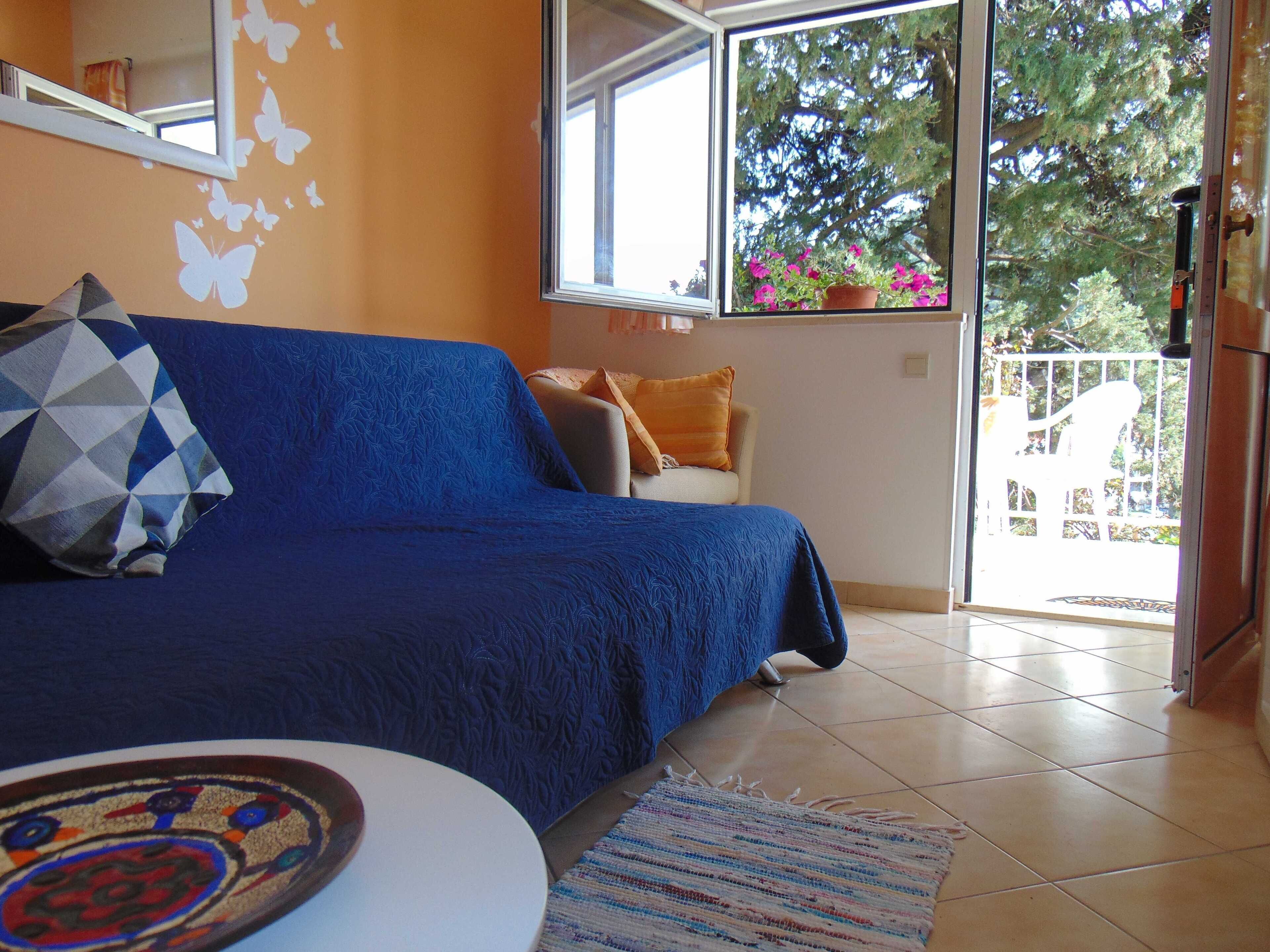 公寓 (One-Bedroom Apartment with Terrace) | 客厅 | 电视