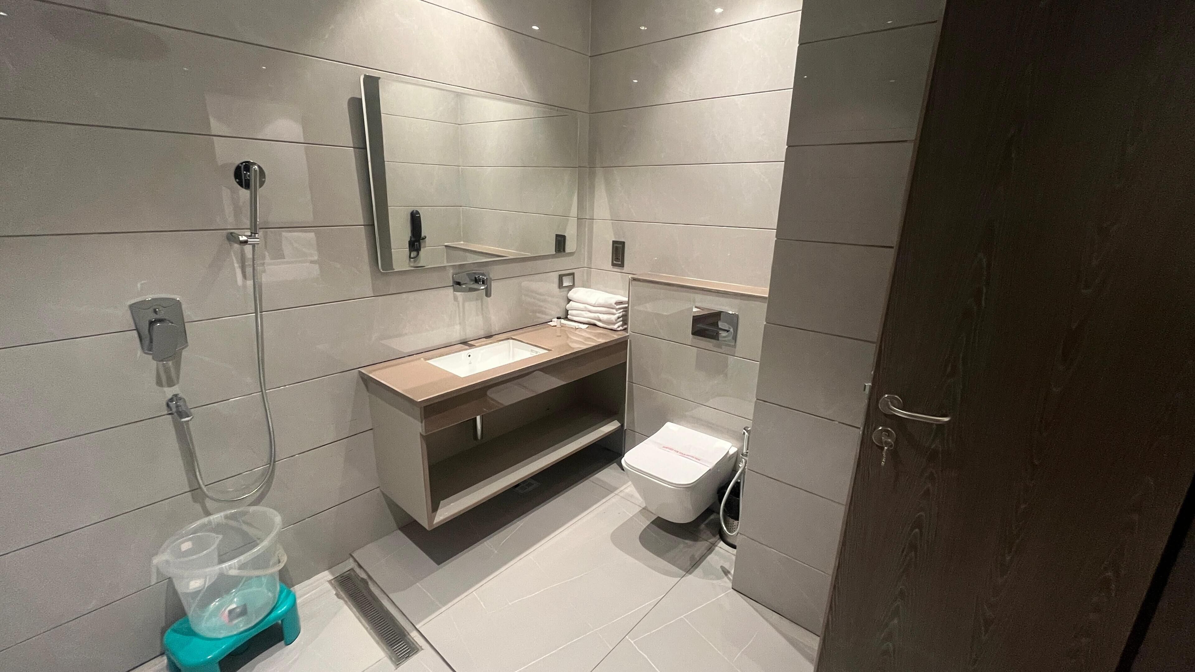 Quarto premium | Banheiro | Chuveiro, produtos de toalete grátis, secador de cabelo 
