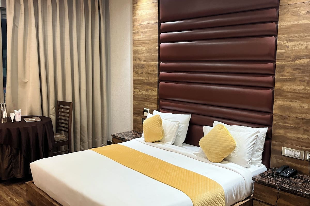 executive double room | soundproofing, free wifi, bed sheets