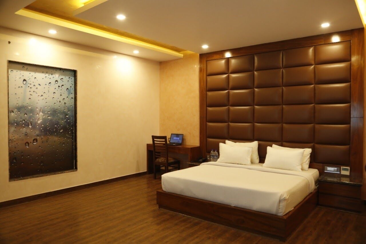 grand suite | soundproofing, free wifi, bed sheets