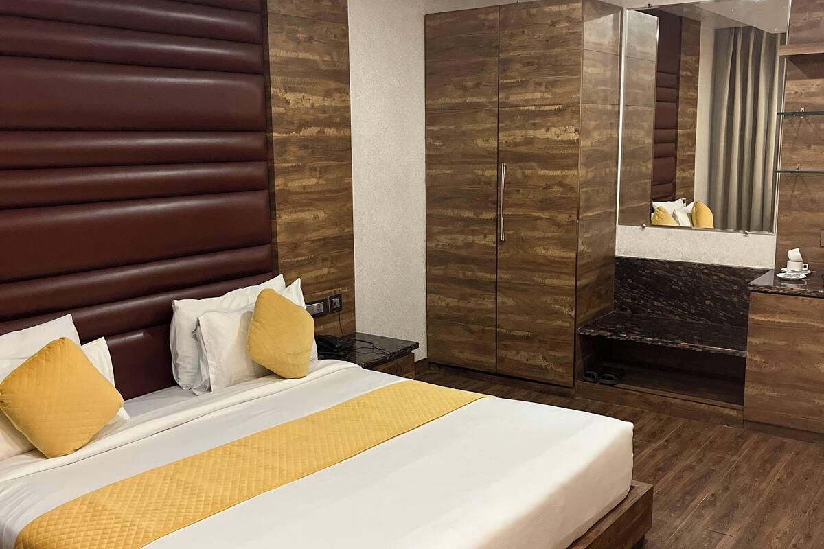 executive double room | soundproofing, free wifi, bed sheets