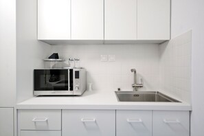 豪華公寓, 4 間臥室, 私人浴室, 地面層 | 私人廚房 | 大型冰箱、微波爐、烤箱、爐台