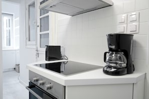 Deluxe Apartment, 4 Bedrooms, Private Bathroom, Ground Floor | Private kitchen
