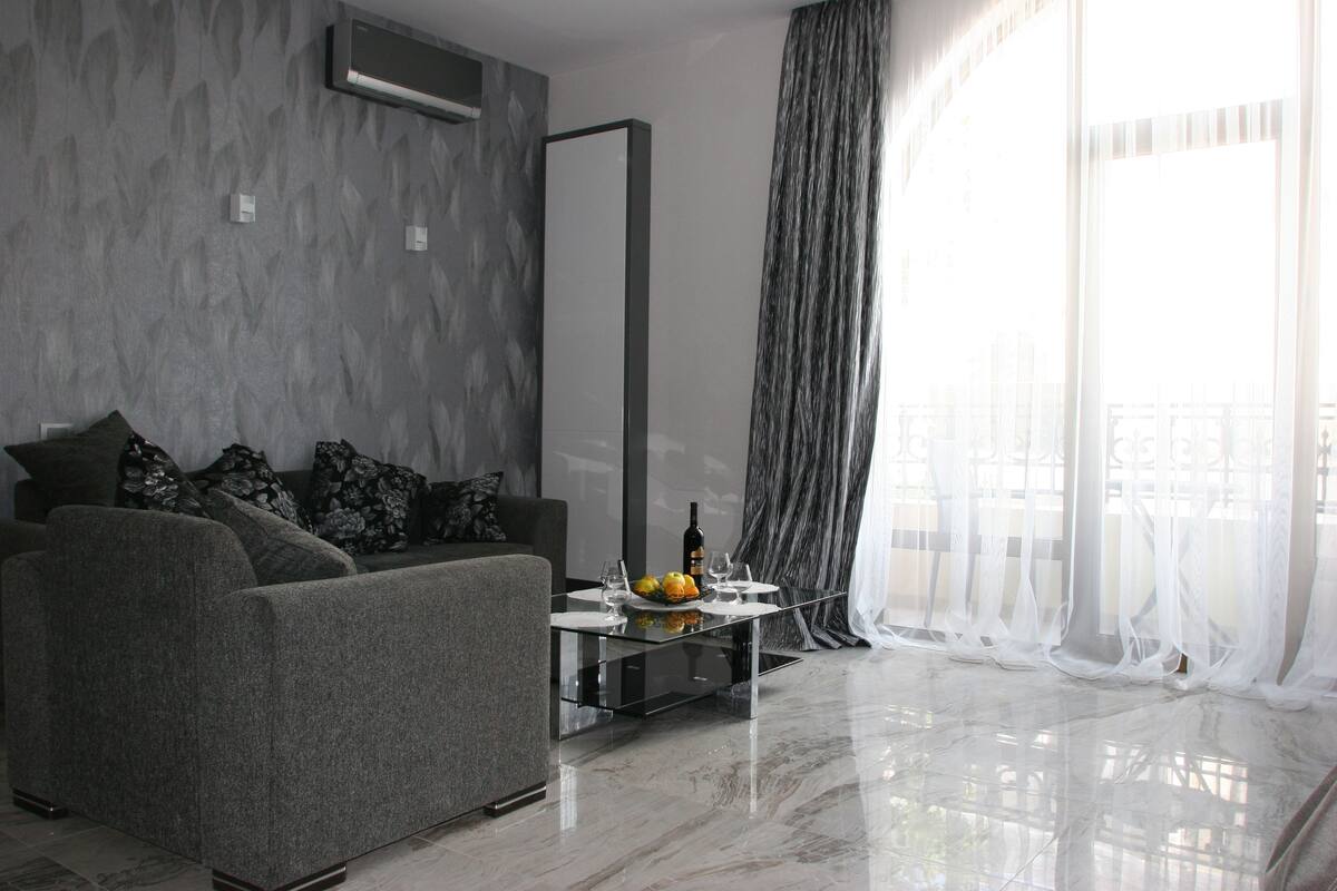 Luxury Studio Suite | Living area | Flat-screen TV