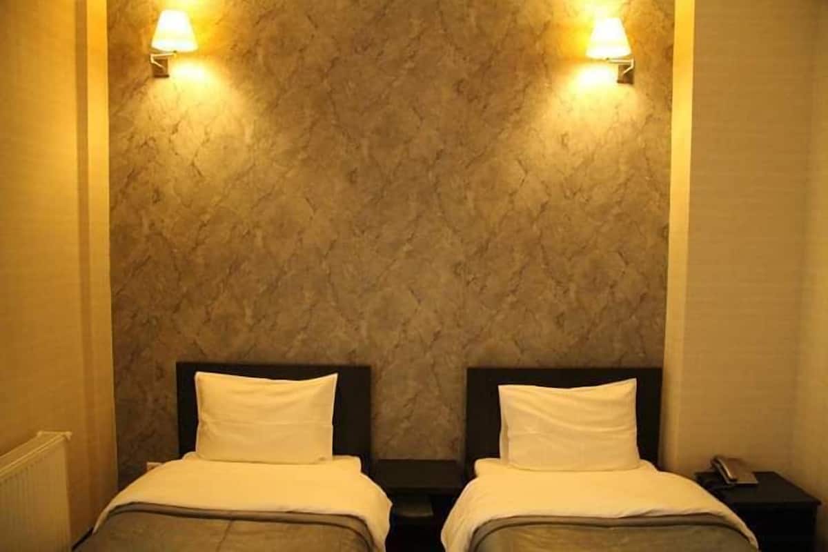 Economy Double or Twin Room, 1 Bedroom | Premium bedding, minibar, in-room safe, desk