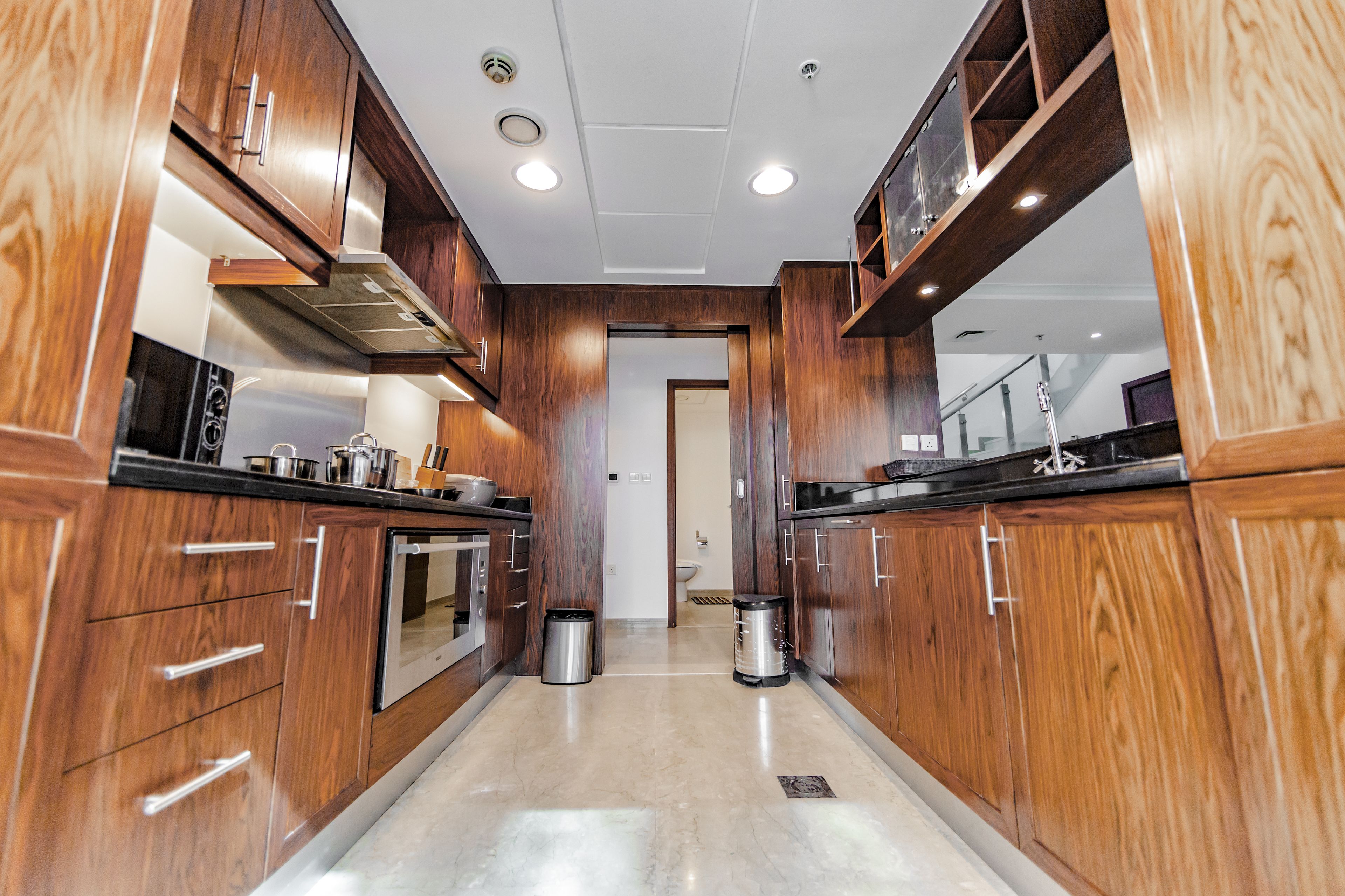 Villa Deluxe, 3 habitaciones, balcón, vista a la ciudad | Cocina privada | Refrigerador con congelador, microondas, horno y parrilla de estufa 