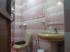 Family Villa, 2 Bedrooms, Garden View | Bathroom | Shower, free toiletries, hair dryer, bidet - Welcome Home (Beni Mellal)