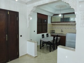 Biệt thự dành cho gia đình, 2 phòng ngủ, quang cảnh vườn | Bếp riêng | Tủ lạnh, lò vi sóng, lò nướng, dụng cụ pha espresso 