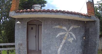 Nazare Pta site with pool and waterfall for 26 people 80 km from Sao Paulo.