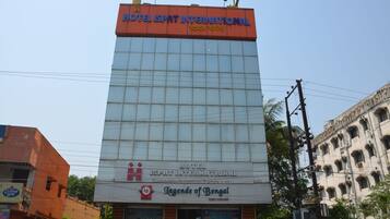 Vista frontal de la propiedad