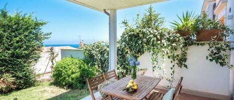 Apartment, 2 Schlafzimmer, Gartenblick | Terrasse/Patio
