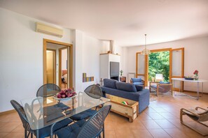 Apartment, 2 Bedrooms, Garden View | Living area | Flat-screen TV