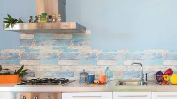 Apartment, 2 Bedrooms, Garden View | Private kitchen