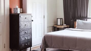 2 bedrooms, in-room safe, desk, iron/ironing board